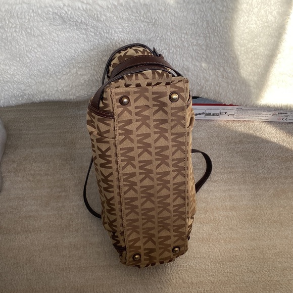 Michael Kors handbag - Picture 4 of 9